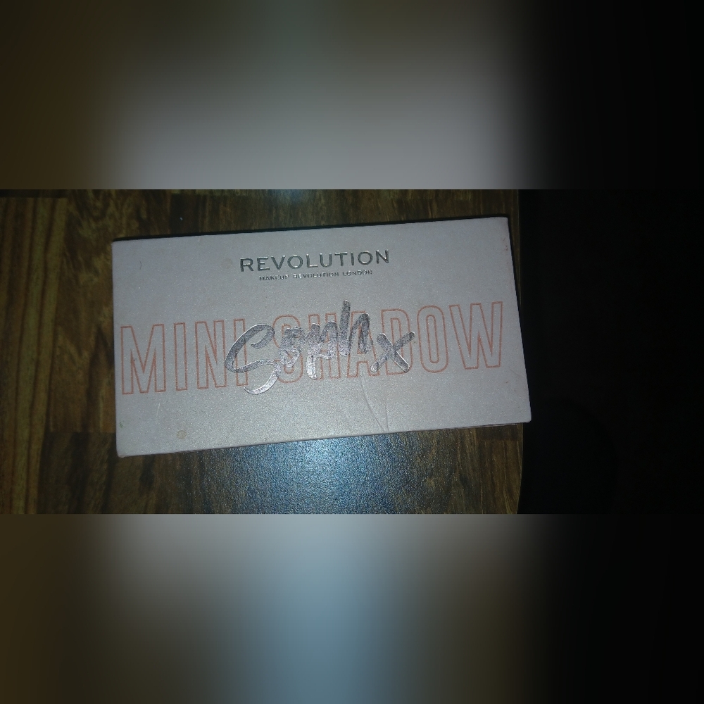 Revolution Makeup Shadow Palette - Pink and Silver